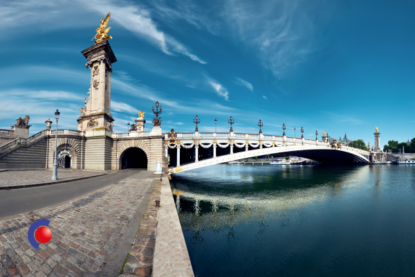 Gezellige Alexander Brug voor trendy groepsreizen Parijs 
